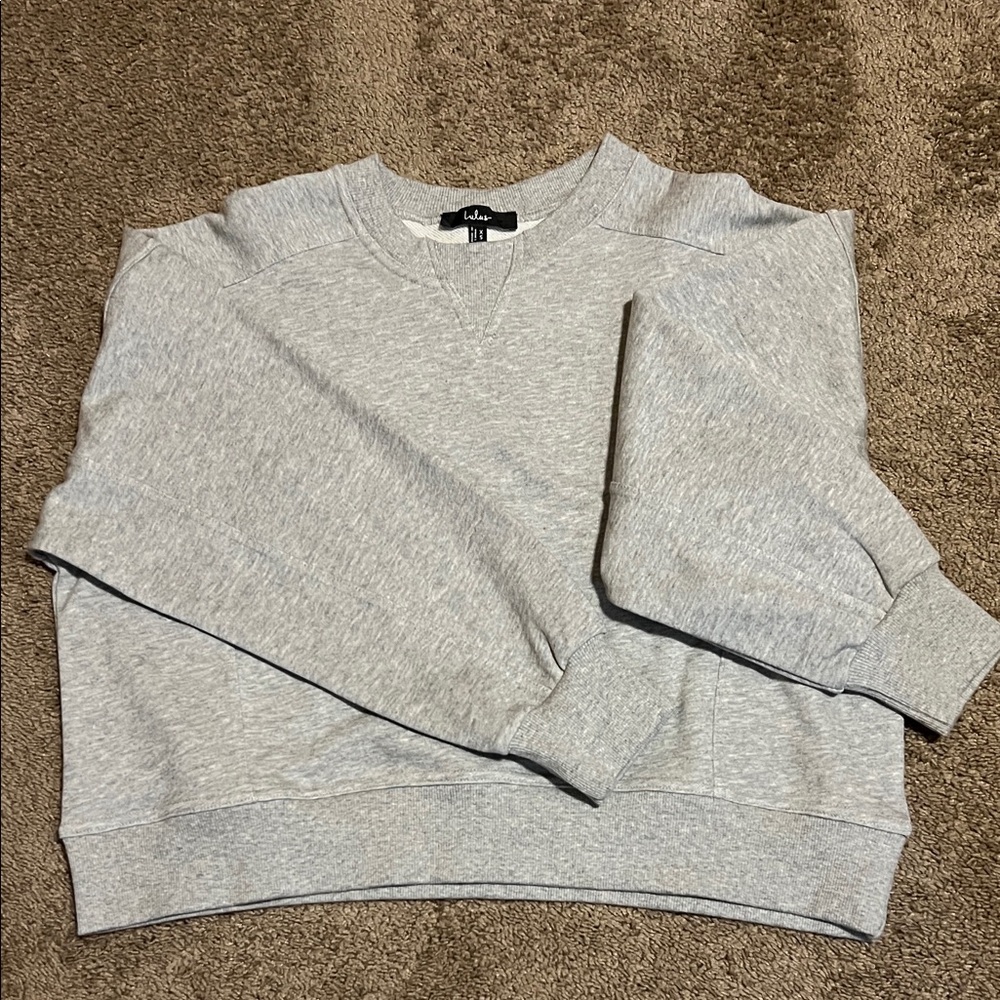 NWOT Gray Lulu’s cropped crewneck